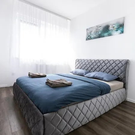 Center Pearl 2 Bedroom Easy Check-in *
