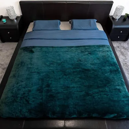 Center Pearl 2 Bedroom Easy Check-in *