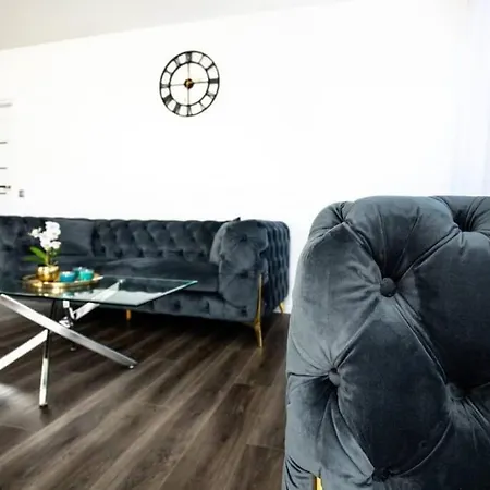 Center Pearl 2 Bedroom Easy Check-in *