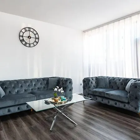Center Pearl 2 Bedroom Easy Check-in